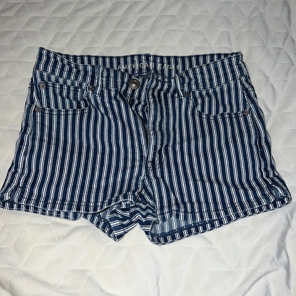 American Eagle Shorts - Picture 2 of 4